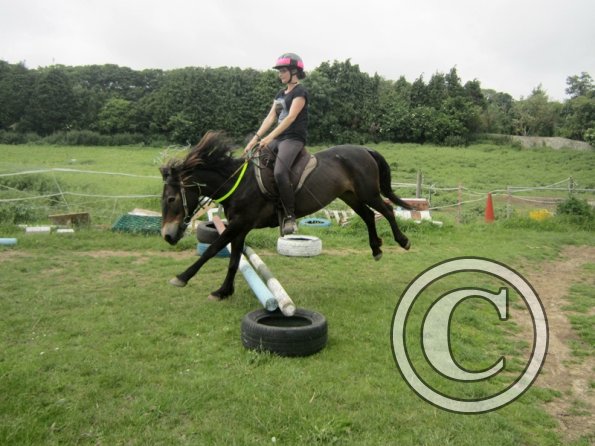 Julia jumping Dangel (2)