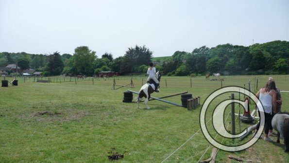 Lizzy jumping (5)